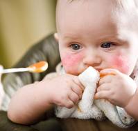 Can a food allergy also cause a blocked or runny nose in my child?