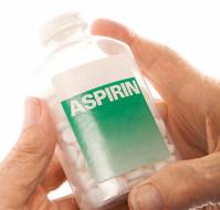 Can aspirin be given in an ambulance or at home in patient suspected to have had a heart attack?