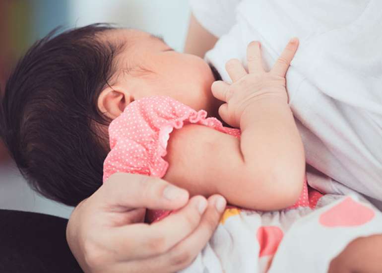 Comparison of Natural Products and Breast Milk in Preventing and Treating Nipple Trauma and Pain in Lactating Women