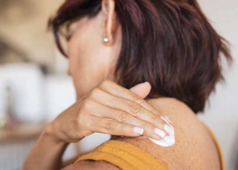 Hormone Therapy Reduces Menopausal Symptoms in Women in their 60s, Risky After 70