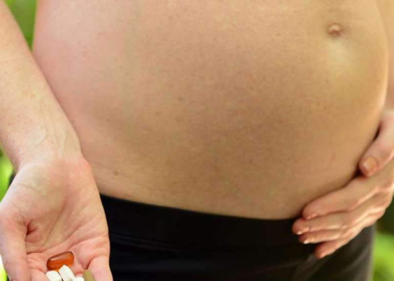 Can folic acid deficiency develop over weeks or months?