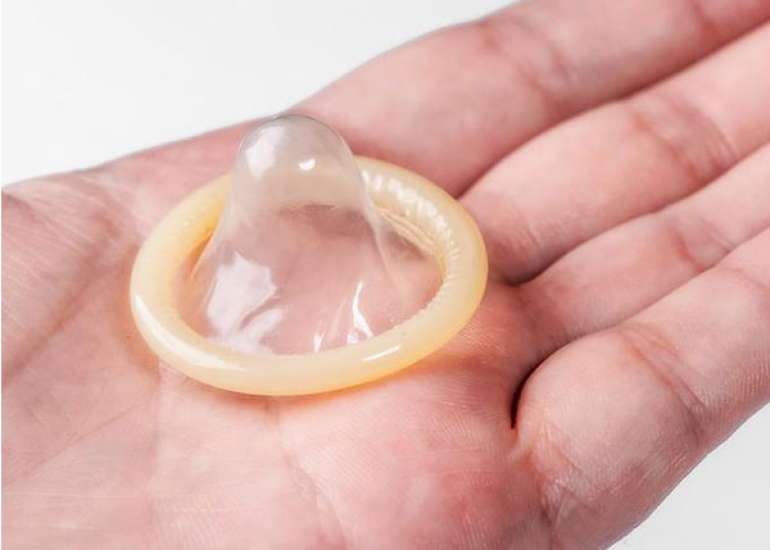 कंडोम के उपयोग, लाभ व जानकारी। Condom in Hindi