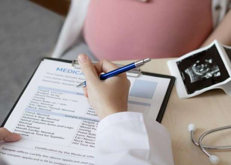 Efficacy of Combined Cervical Cerclage and Vaginal Progesterone for Reducing Preterm Birth