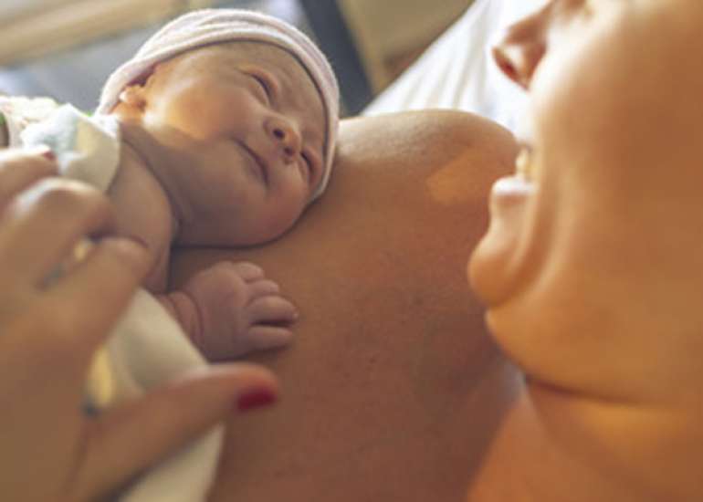 How does the presence of a Companion during Skin-to-Skin Contact lessen Maternal Anxiety?