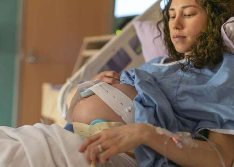 Membrane sweeping combined with cervical massage can be used for term pre-induction cervical ripening