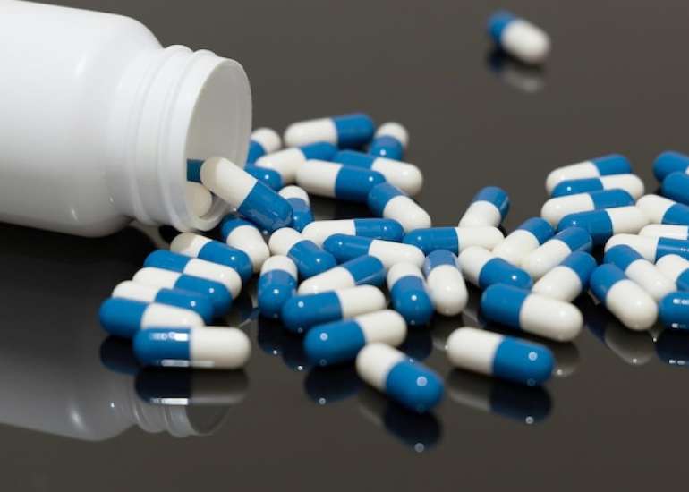 ड्रग ओवरडोज़ कितना गंभीर? कारण, लक्षण, और इलाज | Drug Overdose in Hindi