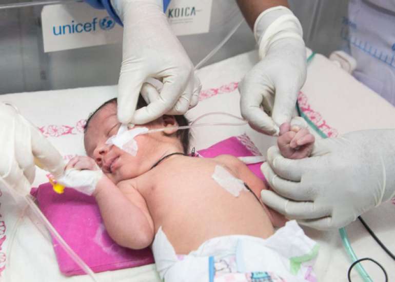 Pediatric and neonatal extracorporeal life support: current state and continuing evolution