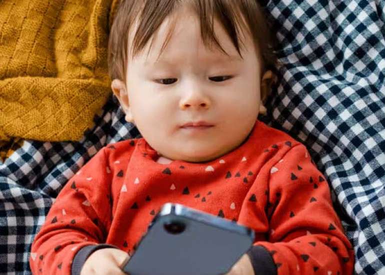 Screen Time at Age 1 Year associated with Communication and Developmental Delay