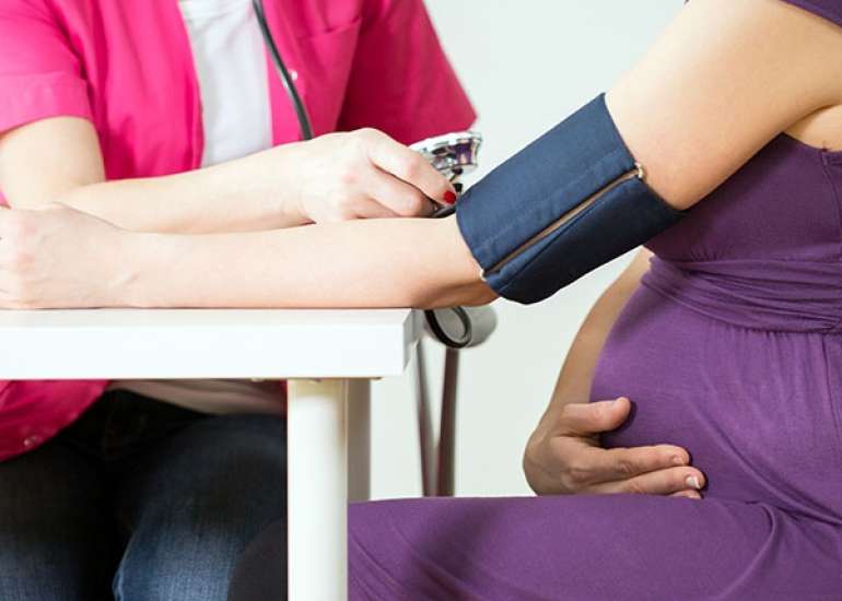 Variables associated with perinatal mortality in hypertensive adult pregnant women.