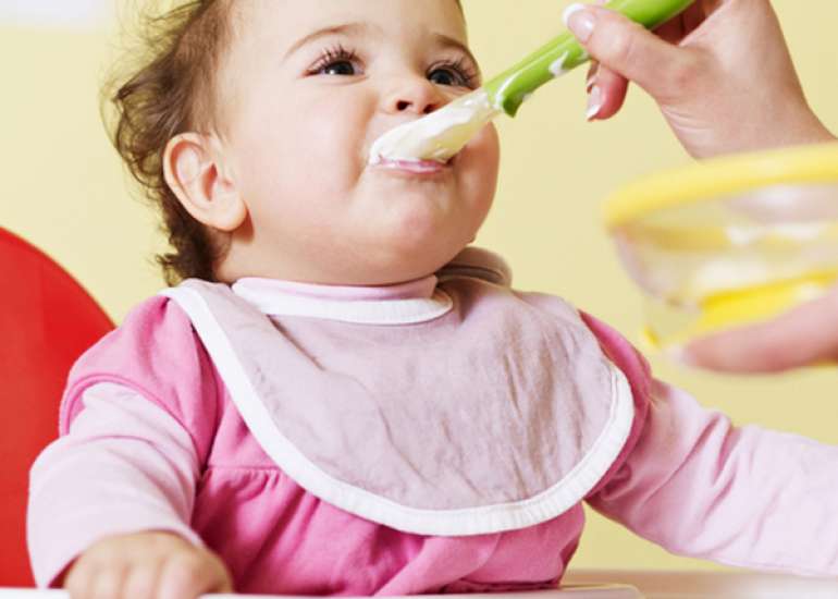 What should be fed to the child starting from birth to the later stage?