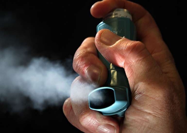 When do you decide whether an asthmatic need admission?