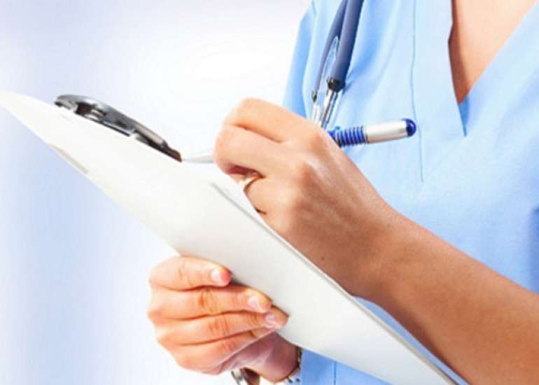 Who is the signing authority of laboratory reports?