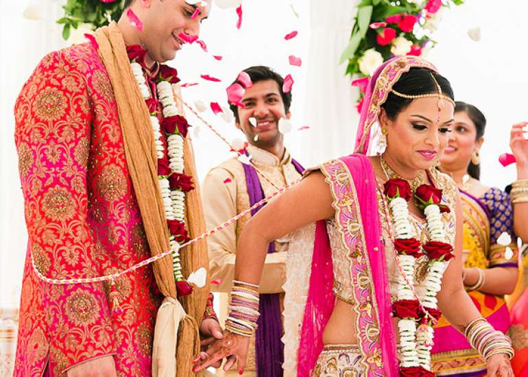 Why hindu weddings take place at night?