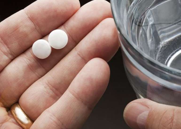 When should we give aspirin in acute MI?