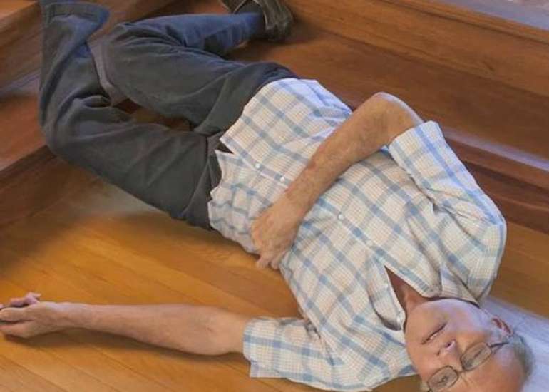 अटैक्सिया एक गंभीर रोग – कारण, लक्षण और उपचार | Ataxia in Hindi