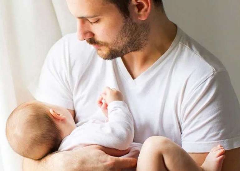 पुरुषों को भी होता है पोस्टपार्टम डिप्रेशन! कारण, लक्षण और उपचार | Postpartum Depression in Hindi