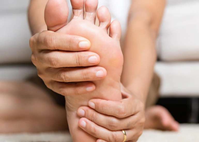 डायबिटिक न्यूरोपैथी क्या है? कारण, लक्षण और इलाज | Diabetic Neuropathy in Hindi