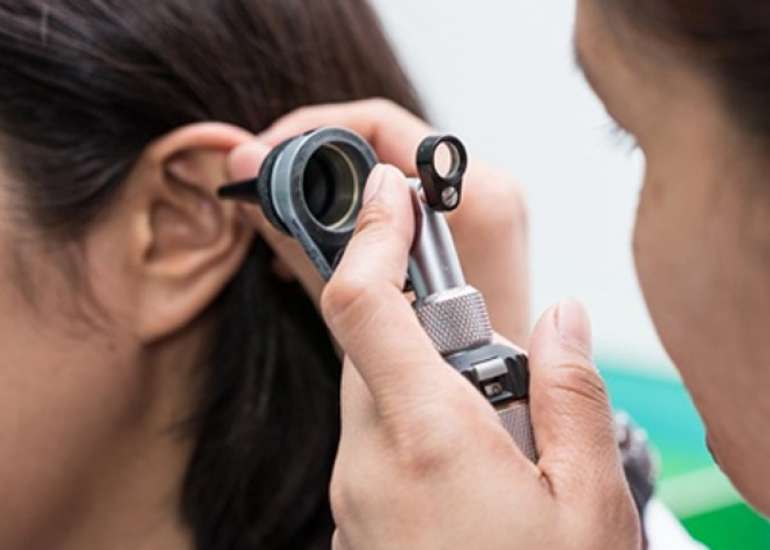 कान का ट्यूमर क्या है? कारण, लक्षण और इलाज | Ear Tumor in Hindi