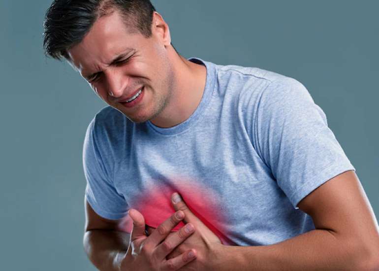 दिल का बढ़ना कितना गंभीर! कारण, लक्षण और इलाज | Enlarged Heart in Hindi