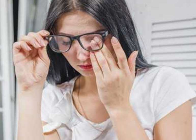 अशर सिंड्रोम क्या है? लक्षण, कारण और उपचार – सब जाने | Usher Syndrome in Hindi