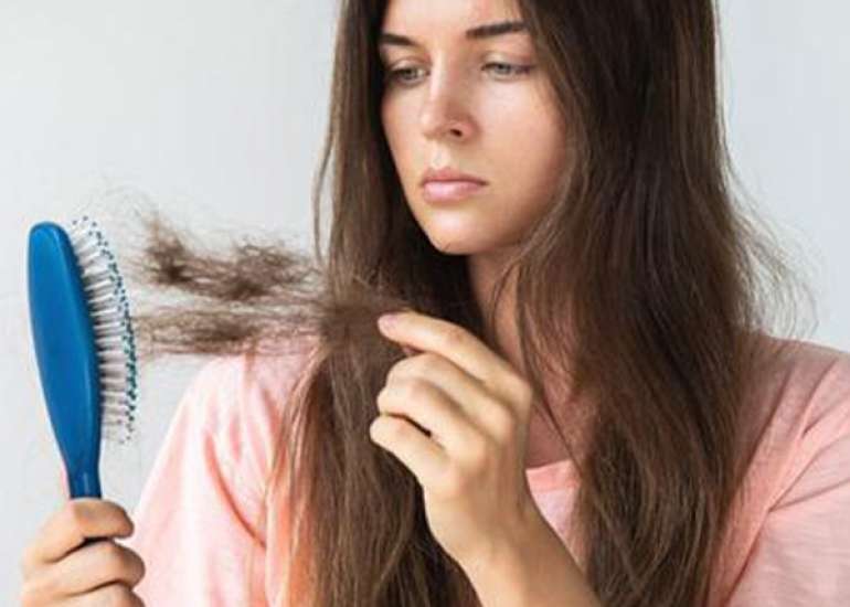 बालो के गिरने की समस्याए क्यों होती है। Hair Fall Problems in Hindi
