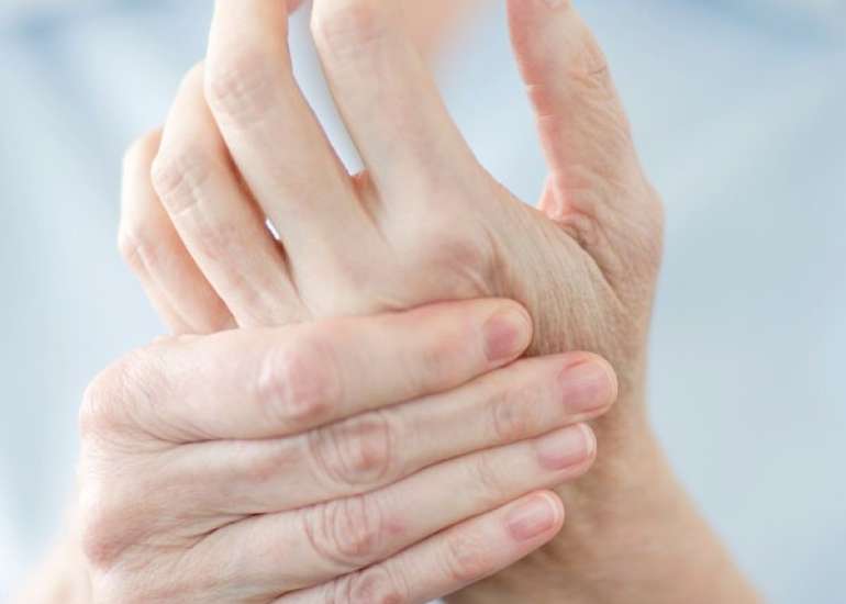 बैठे-बैठे हाथ पैरों का सुन्न हो जाना है, गंभीर | Medtalks