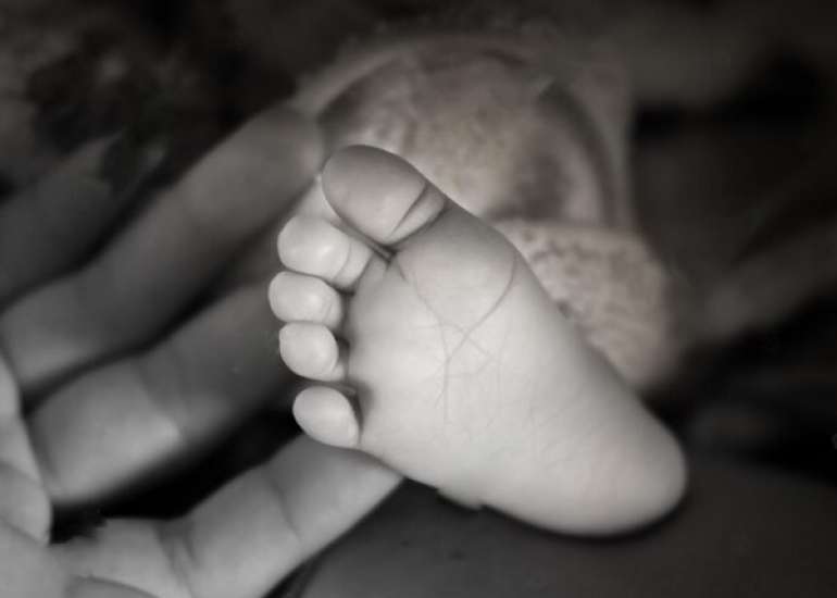 सडन इन्फेंट डेथ सिंड्रोम क्या है? कारण, लक्षण और इलाज | SIDS in Hindi