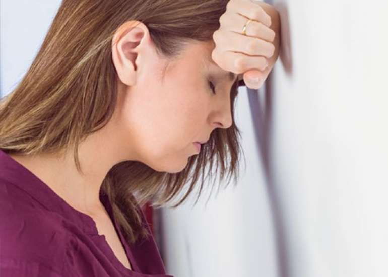 मूड डिसऑर्डर क्या है? कारण, लक्षण और इलाज | Mood Disorder in Hindi