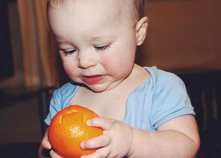 बच्चों को संतरा कब और क्यों खिलाएं | Orange For Babies In Hindi