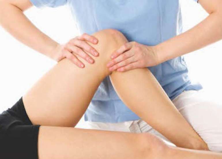 What is the role of physiotherapy in osteoarthritis knee?