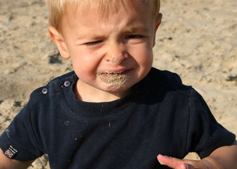 पिका क्या है? कारण, लक्षण और इलाज | Pica in Hindi