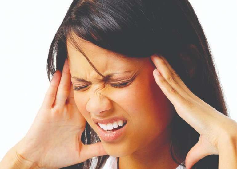 क्रोनिक माइग्रेन: लक्षण, कारण, इलाज | Chronic Migraine in Hindi