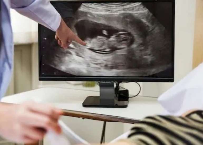 एमनियोसेंटेसिस जांच का क्या महत्व है | Amniocentesis Test in Hindi