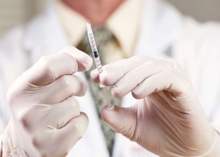What are the vaccinations that can be given to a patient with CKD patients?