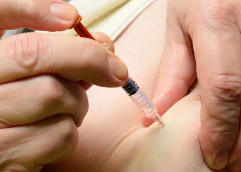 When should we give low molecular weight heparin in acute MI?