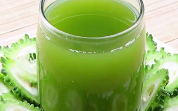 Image Is it safe to drink karela (bitter gourd) juice? Benefits and side effect 