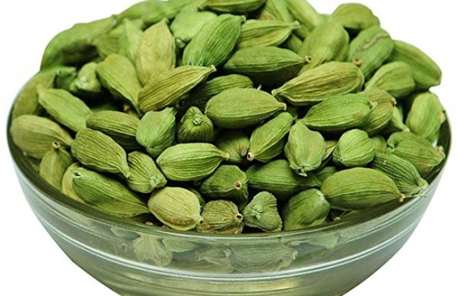 Image गर्मियों में छोटी इलायची खाने के फायदे और नुकसान | Cardamom Benefits, Side Effects