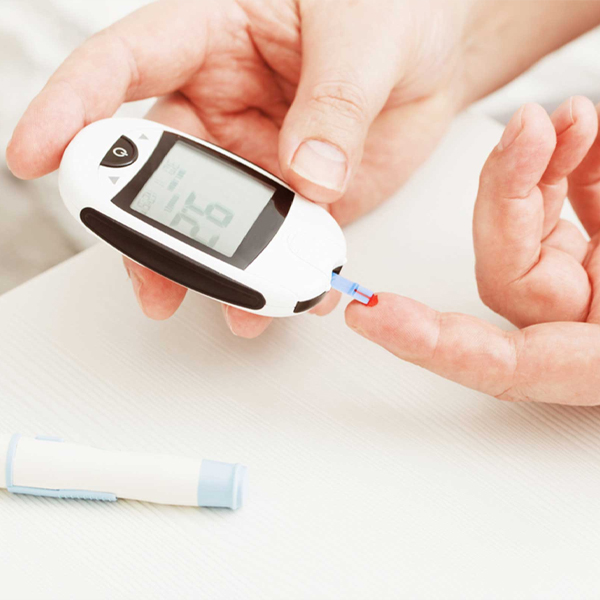What are the test for diagnosing diabetic kidney diseases?
